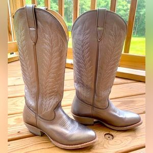 Great condition, worn once. Size 7B